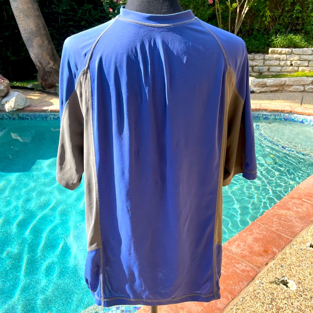 Men’s blue/grey, swim shirt, size M 38-40
